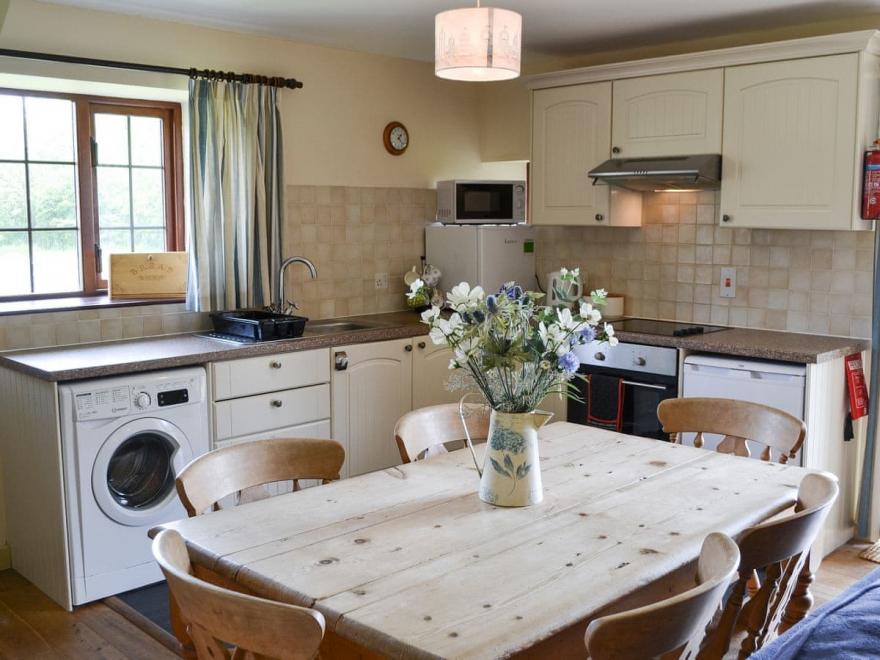 Cow Cottage - UK10013