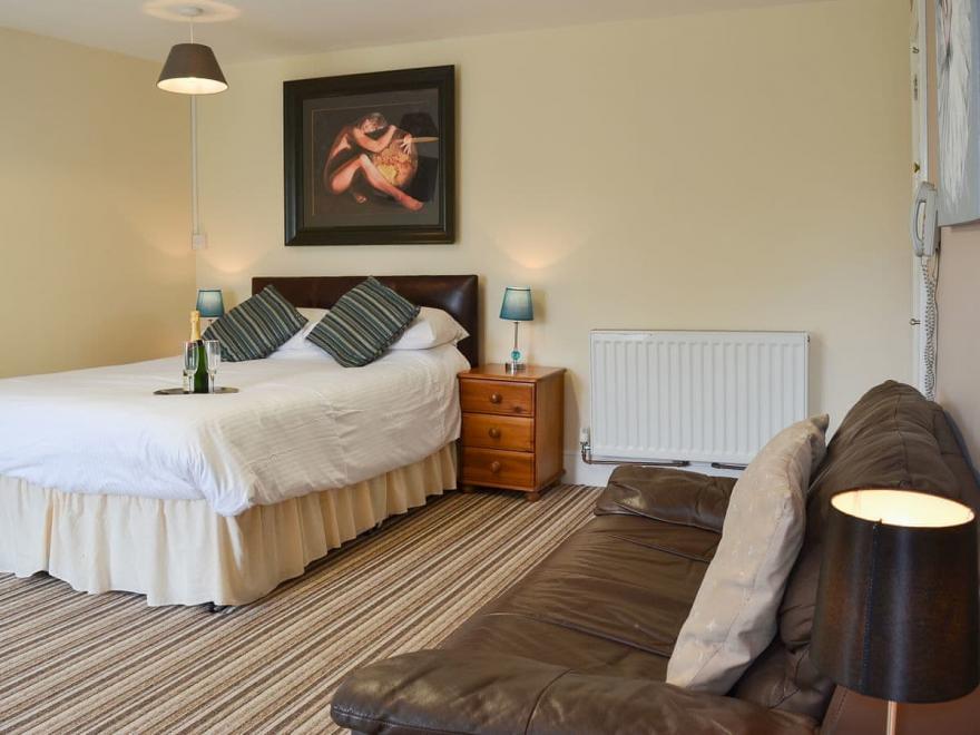 Lee Studio - UKC3372