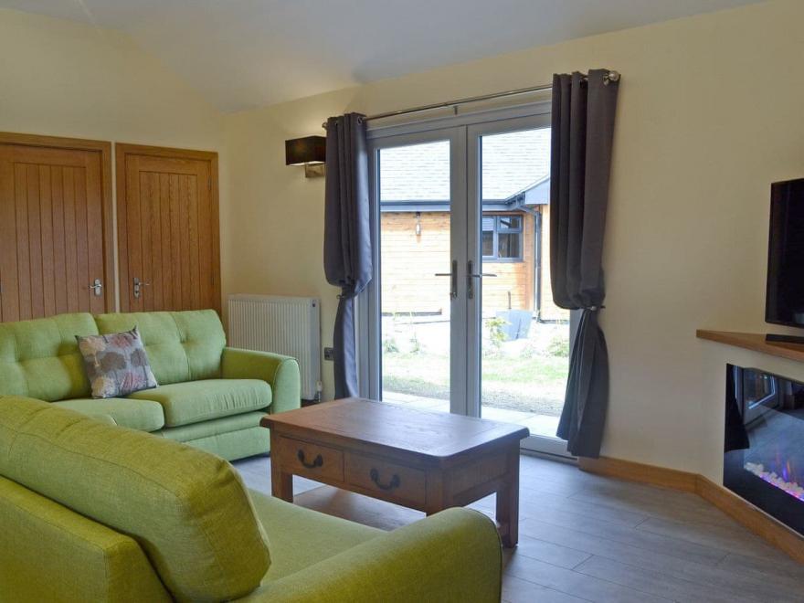 Woodland Lodge - UK6651