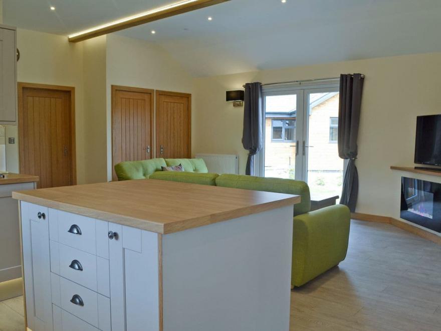Woodland Lodge - UK6651