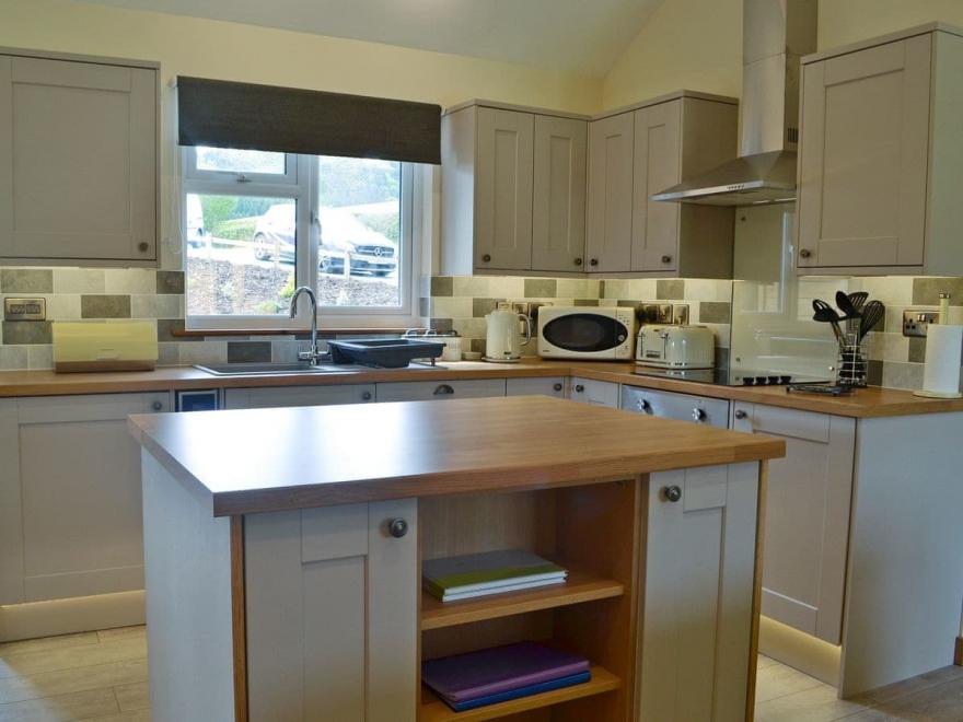 Woodland Lodge - UK6651