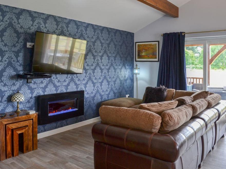 Humphrey-Basil Lodge-UKC2176