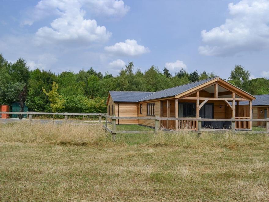 Humphrey-Basil Lodge-UKC2176