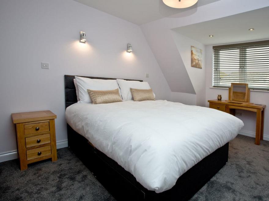 10 Austen's Apartments