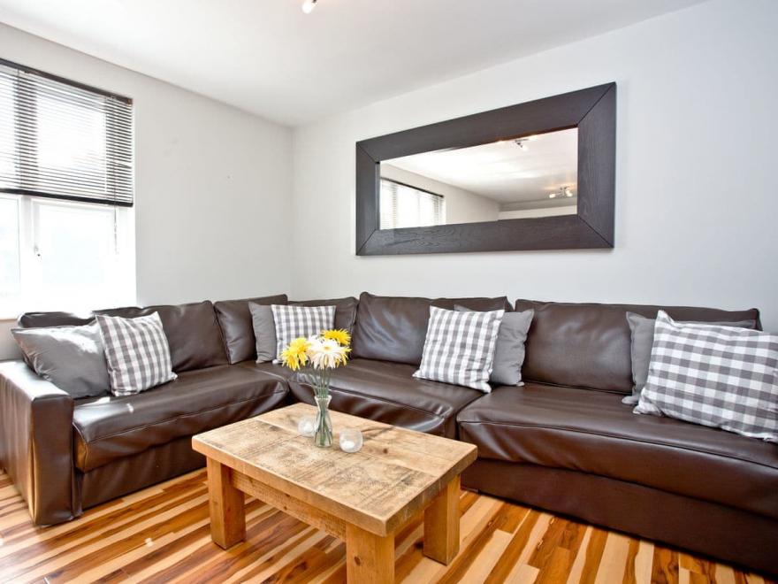 Apartment 1 - Barton Court