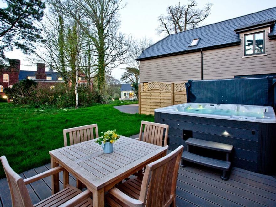 Courtyard Lodge 22 - Beyond Escapes