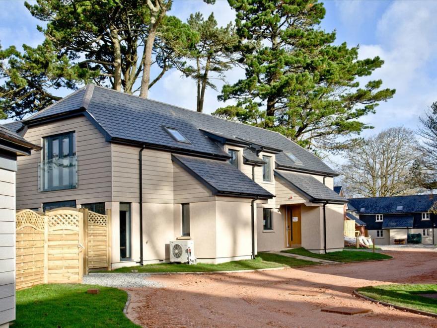 Courtyard Lodge 23 - Beyond Escapes