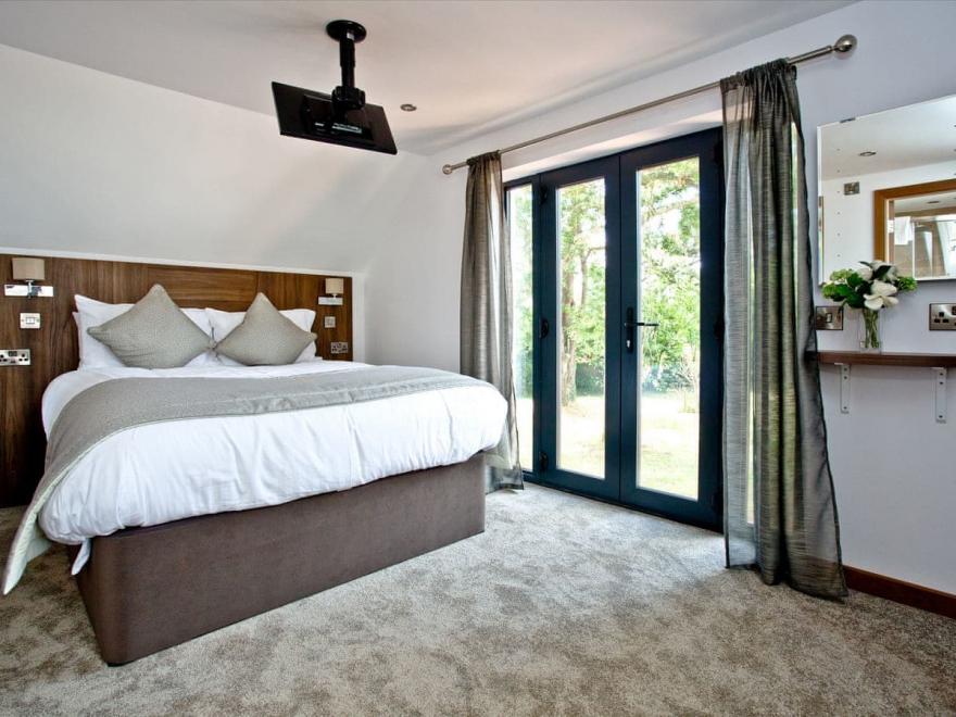 Courtyard Lodge 24 - Beyond Escapes