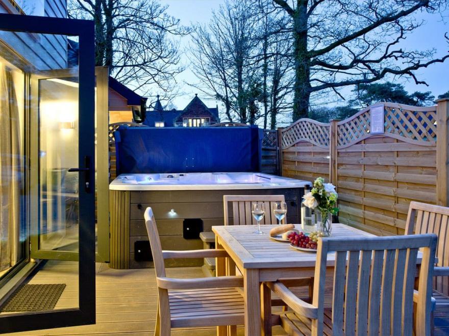 Courtyard Lodge 26 - Beyond Escapes