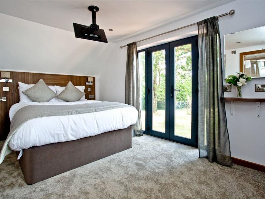 Courtyard Lodge 26 - Beyond Escapes