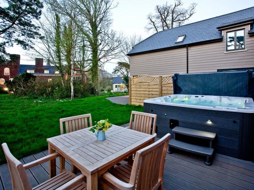 Courtyard Lodge 28 - Beyond Escapes