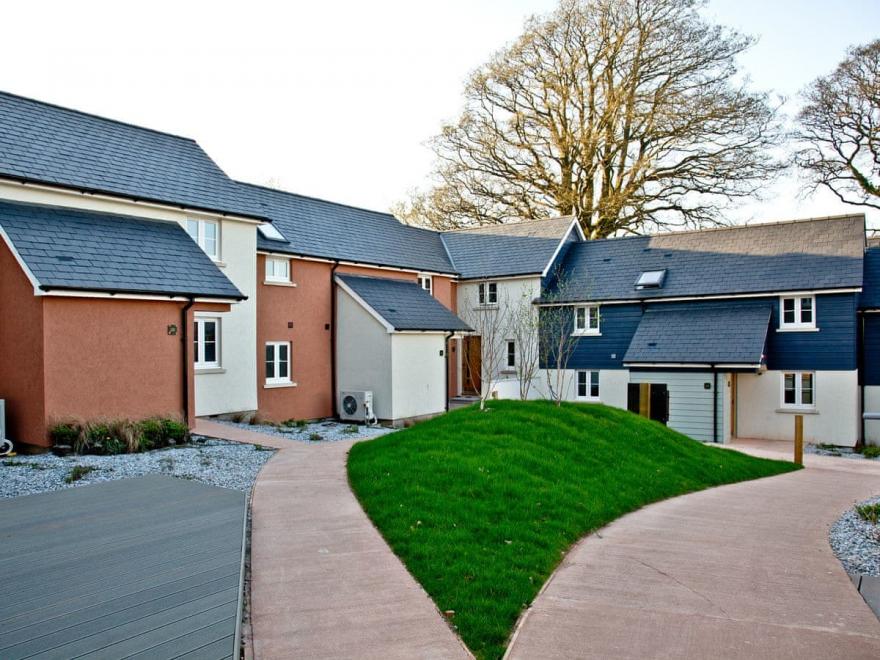 Courtyard Lodge 28 - Beyond Escapes