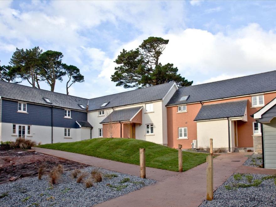 Courtyard Lodge 29 - Beyond Escapes