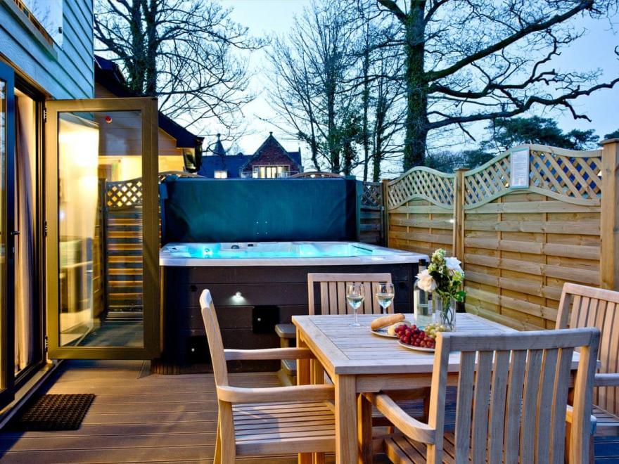 Courtyard Lodge 31 - Beyond Escapes