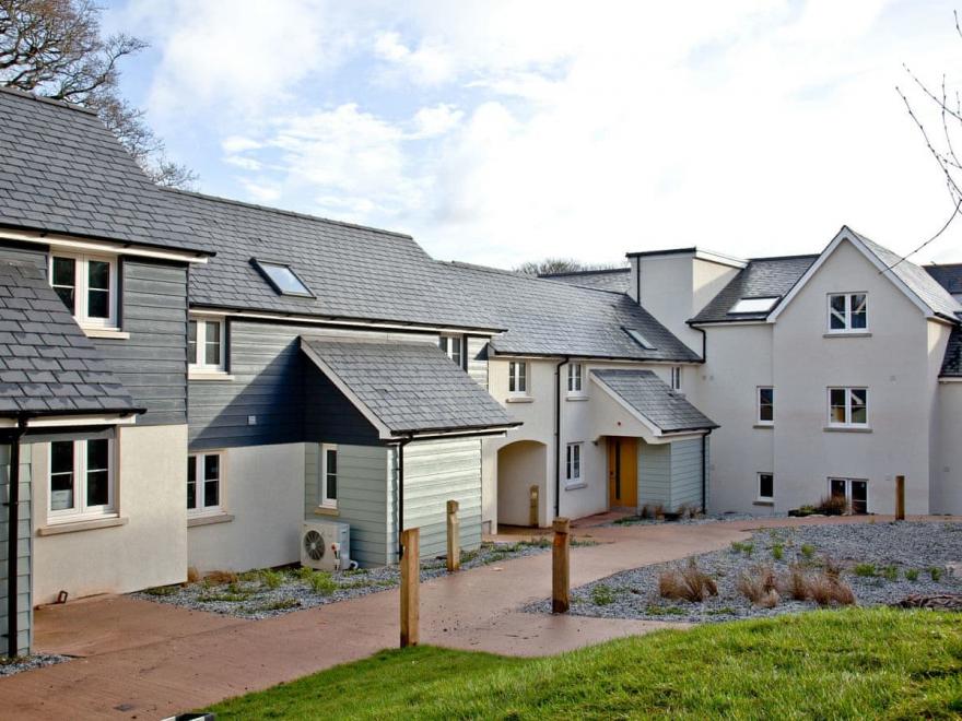 Courtyard Lodge 31 - Beyond Escapes