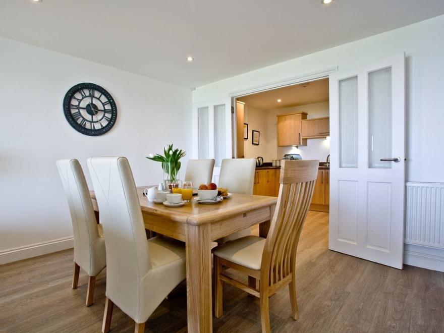 Bay View - 27 Bredon Court