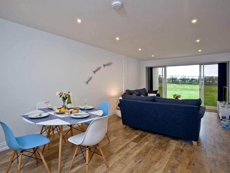 Glimpse - 36 Bredon Court