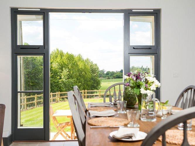 Chisel Barn With Shepherds Hut
