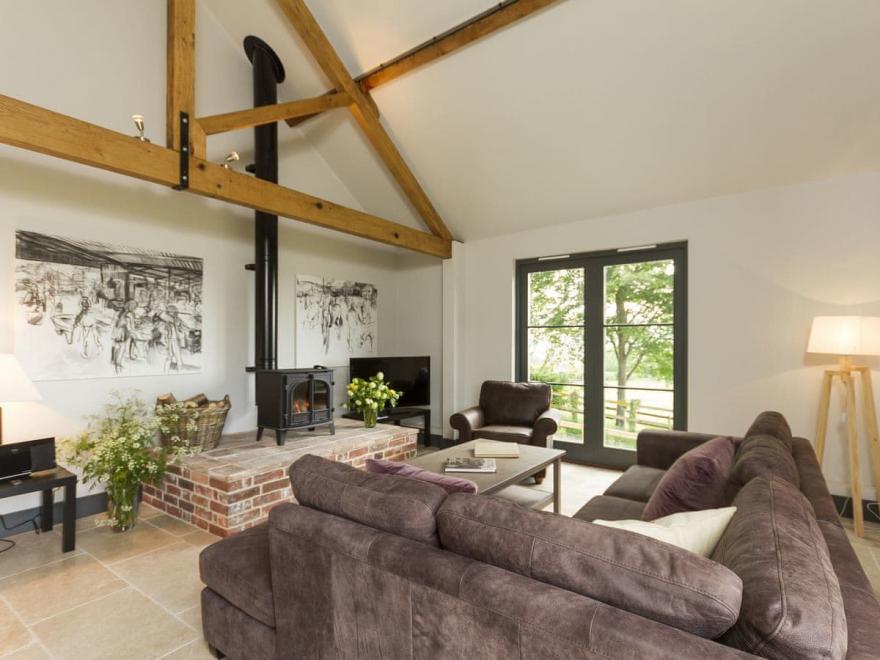 Chisel Barn Whites Ground With Shepherds Hut