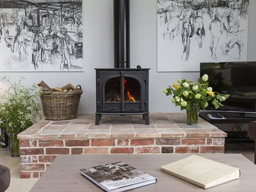 Chisel Barn Whites Ground With Shepherds Hut