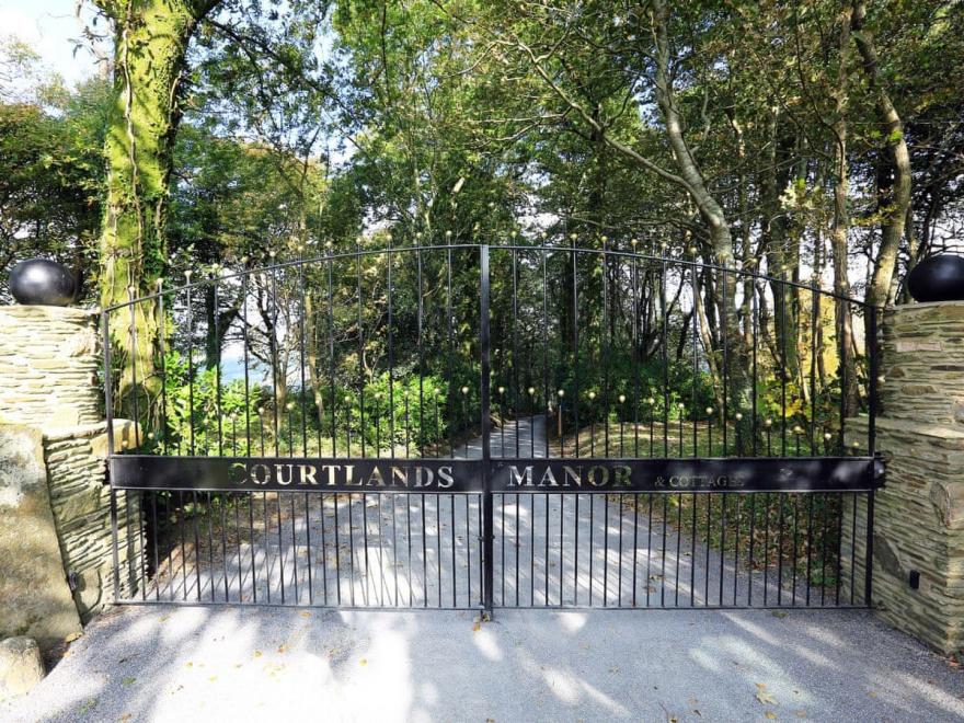 The Courtlands Collection