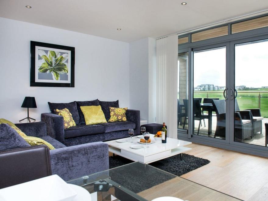 Fistral View - 3 Cribbar