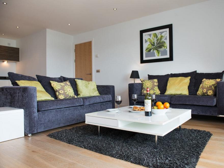 Fistral View - 3 Cribbar