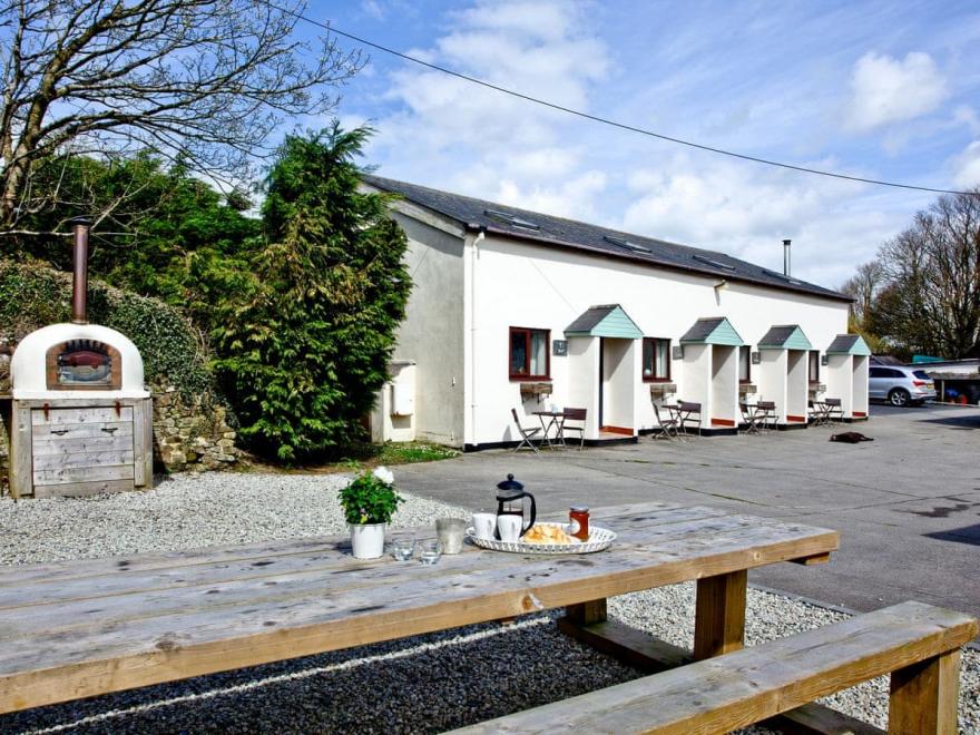 Cwtch Cottage - East Thorne