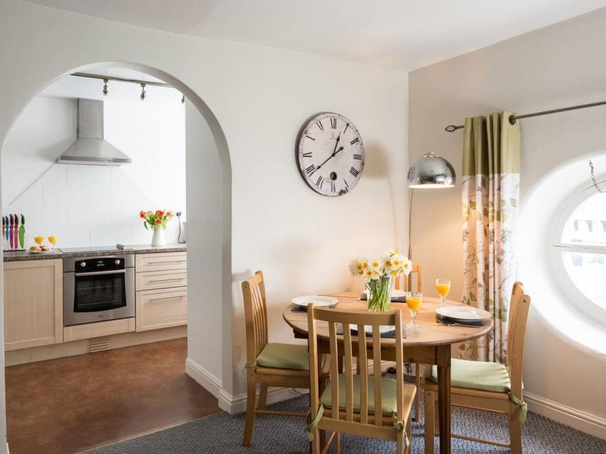 Apartment 4 - Fayvan