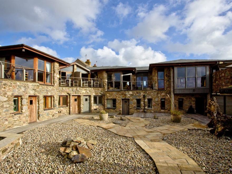 Sea Breeze At 3 The Fish Cellars