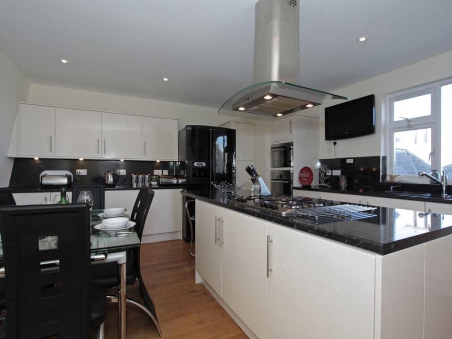 Driftwood - 7 Glendorgal Sands