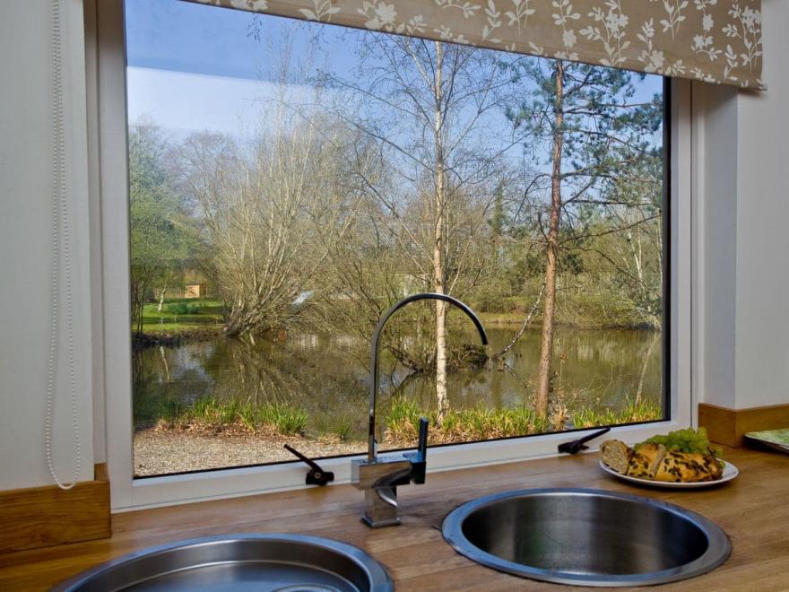 Hunters Lodge - 2 Indio Lake