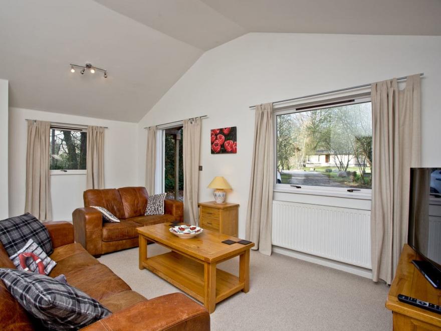 Hunters Lodge - 2 Indio Lake