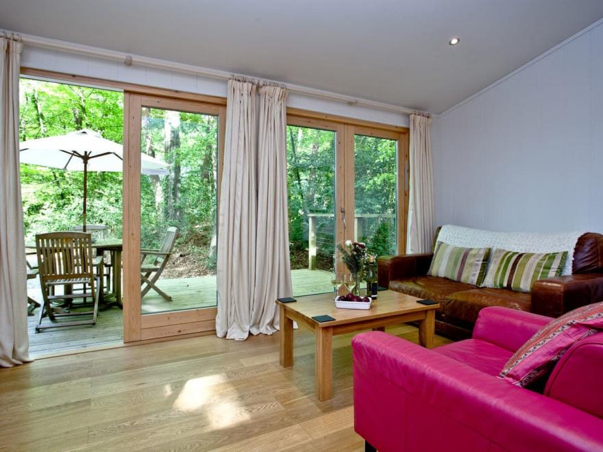 Huccaby Lodge - 3 Indio Lake