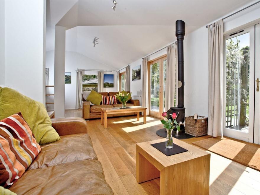 Royal Lodge - 6 Indio Lake