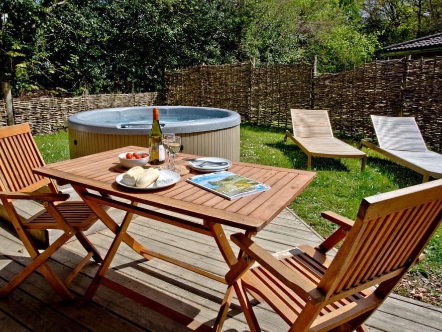 Royal Lodge - 6 Indio Lake