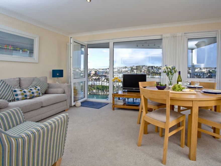 Top Deck 6 - Linden Court