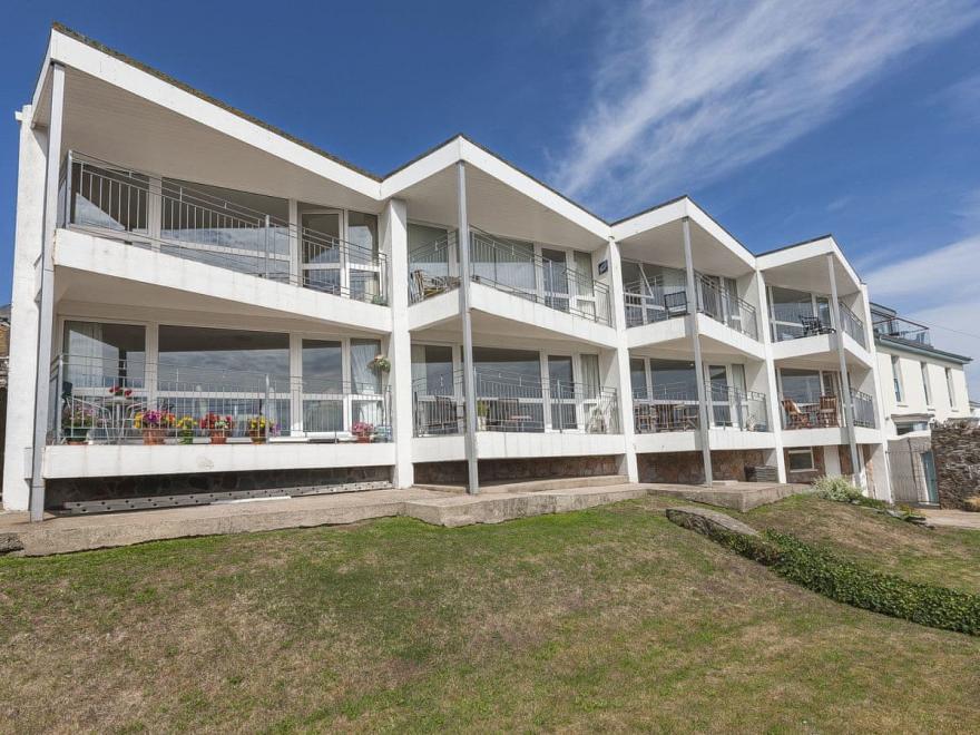 Top Deck 6 - Linden Court