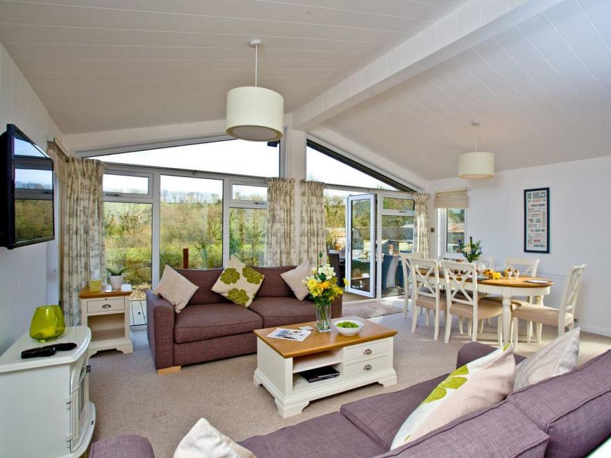 Drake Lodge - Lakeview Manor