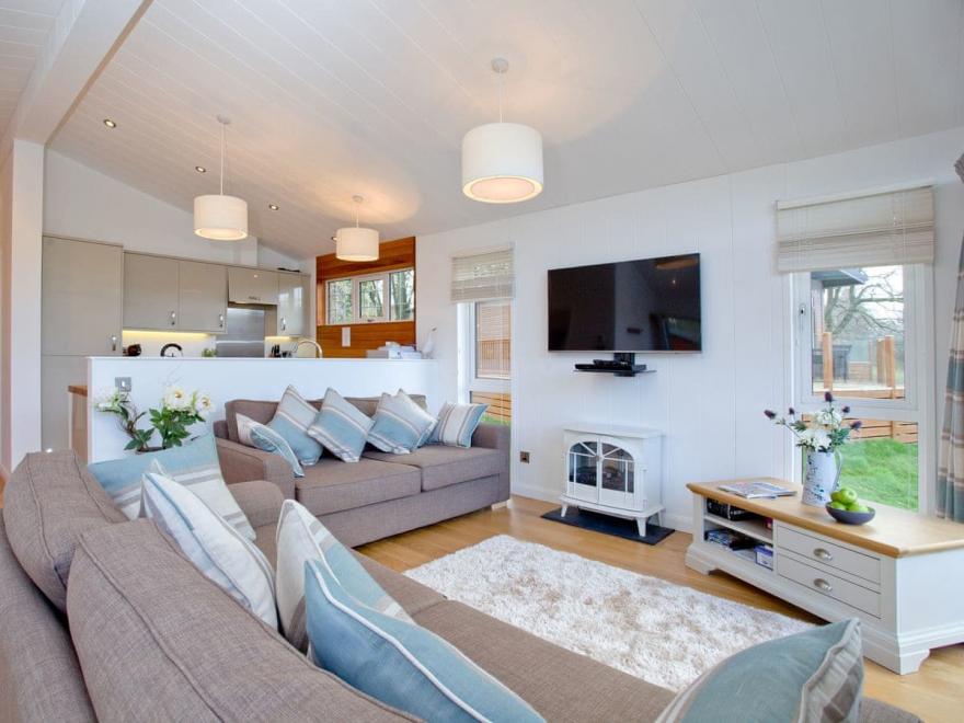 Waters Edge - Lakeview Manor