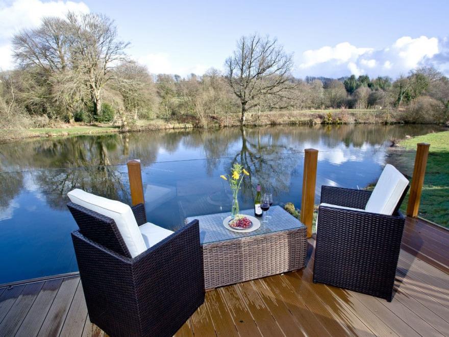 Waters Edge - Lakeview Manor