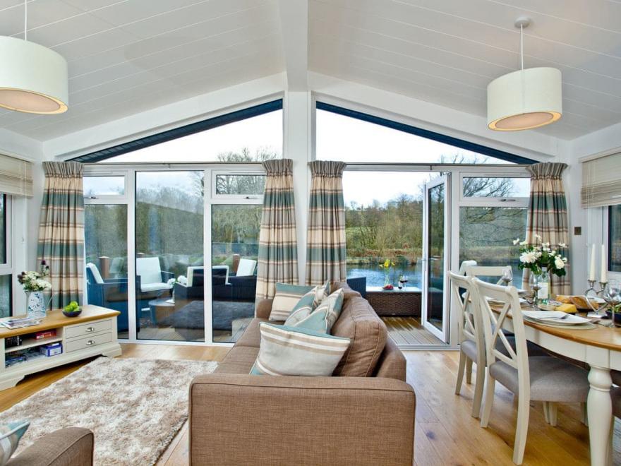 Waters Edge - Lakeview Manor