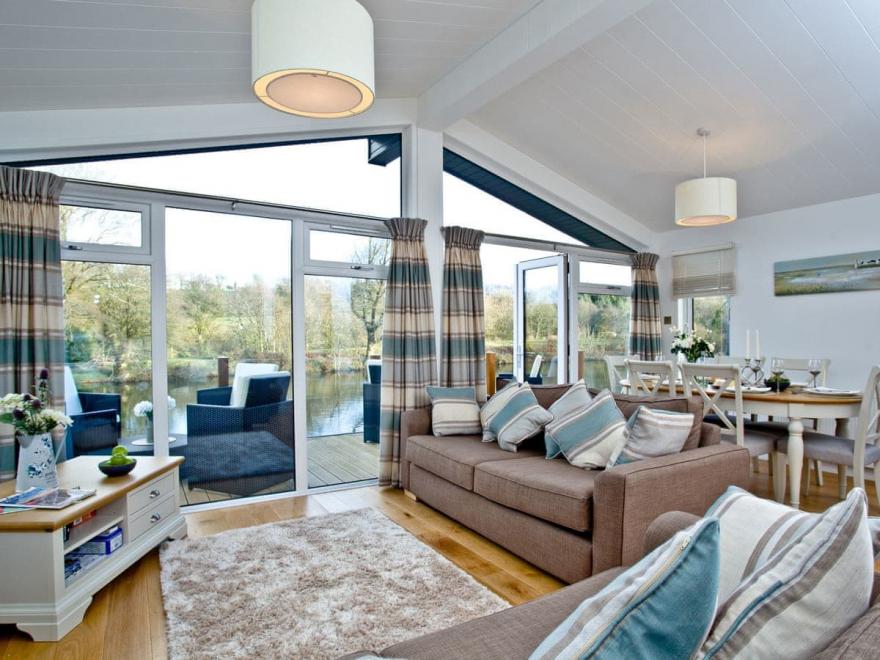 Waters Edge - Lakeview Manor