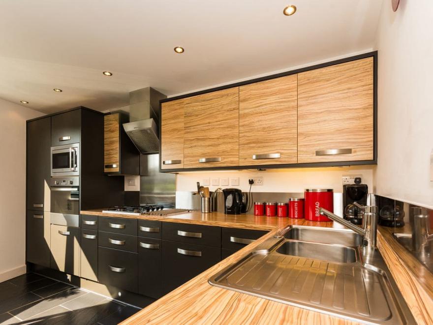 1 Middle Manor Cottages