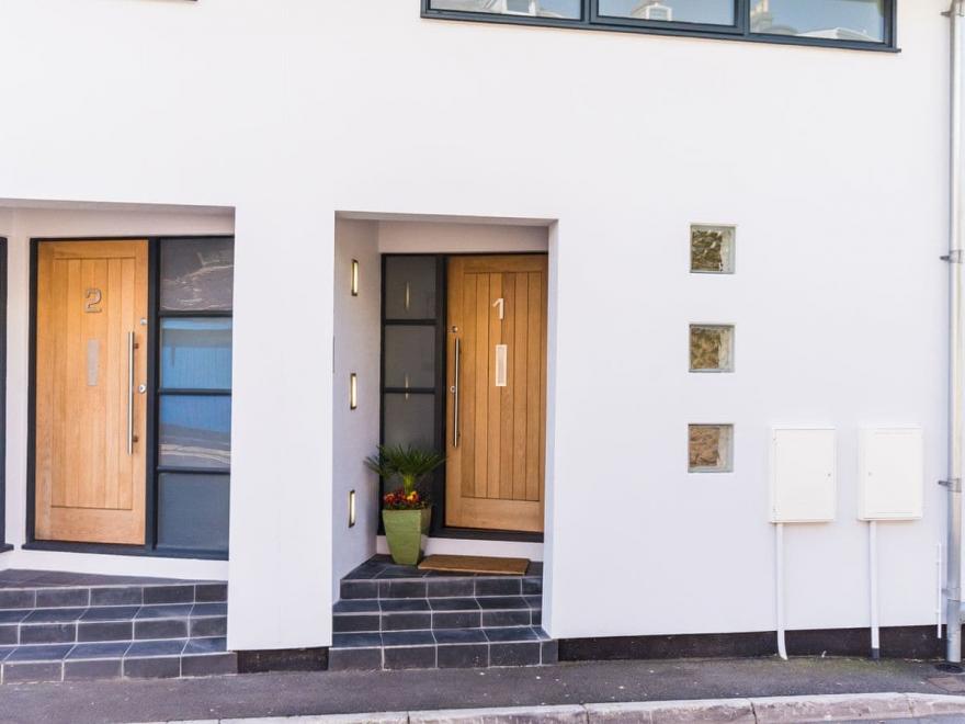 1 Middle Manor Cottages