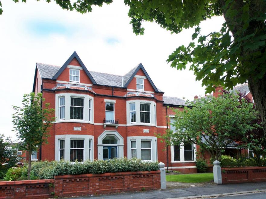 No. 1 Paramount Apartments