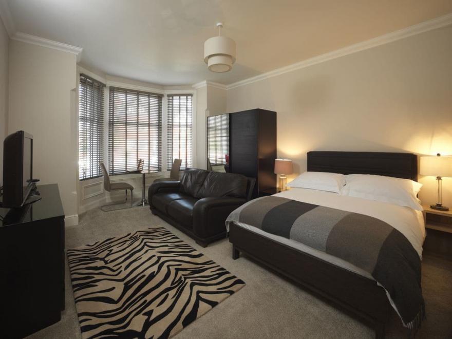 No. 2 Paramount Apartments