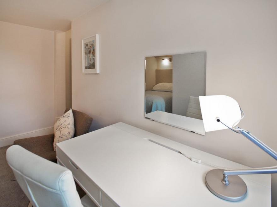 No. 4 Paramount Apartments