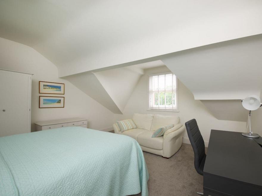 No. 5 Paramount Apartments