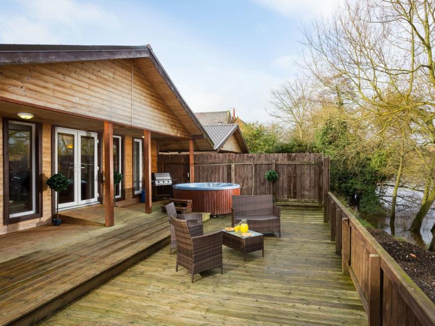 Fountains Lodge - Riverside Lodges